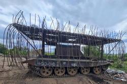 3953040